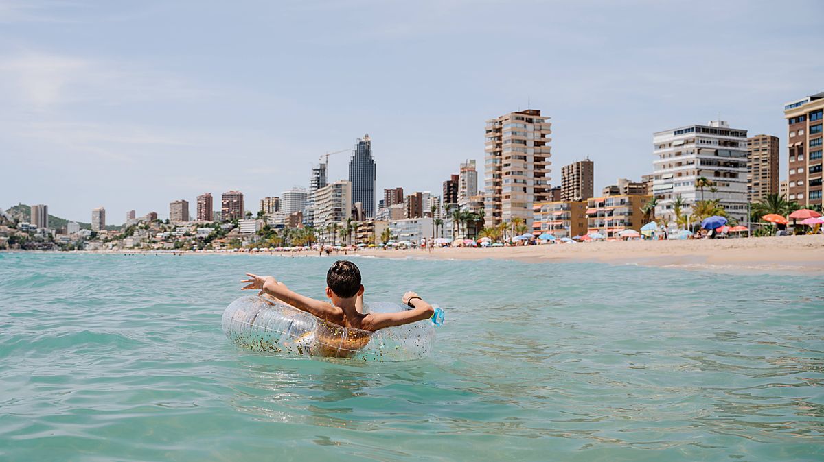 0 rear view of happy caucasian kid enjoying relaxing bath with a float or inner tube in summertime i.jpeg 0 rear view of happy caucasian kid enjoying relaxing bath with a float or inner tube in summertime i.jpeg