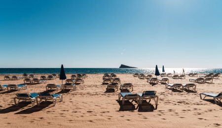 0 Empty sun loungers on Levante beach in Benidorm.jpg 0 Empty sun loungers on Levante beach in Benidorm.jpg